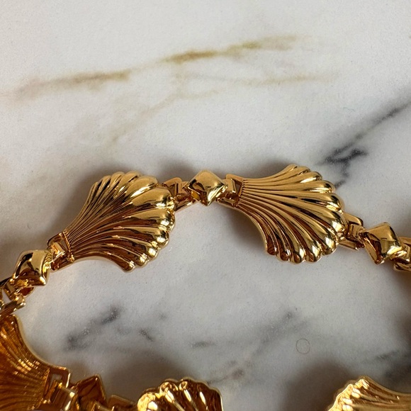 Vintage Avon Seashell Bracelet & Clip Earrings Set Gold Pearl Accent NIB 351 - Picture 8 of 16